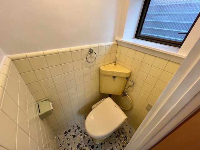 北区鷹峯黒門町貸家のトイレ