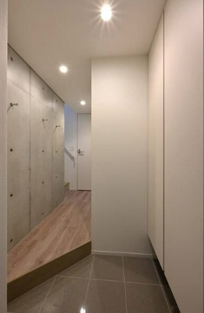 ＰＲＡＴＩＱＵＥ　ＫＡＧＵＲＡＺＡＫＡ　ｗｅｓｔの玄関