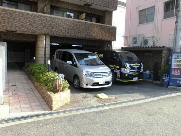 アスリート新大阪Ⅱの駐車場