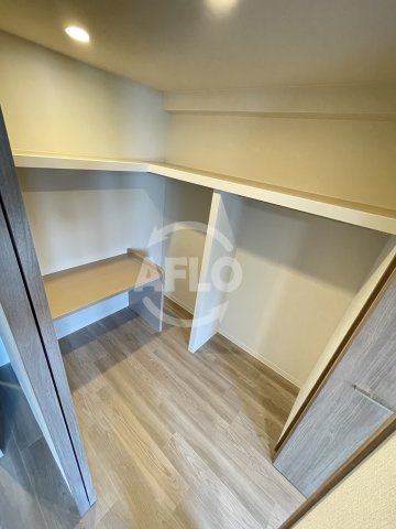 ミラージュパレス天満橋の収納|ミラージュパレス天満橋　ウォークインクローゼット