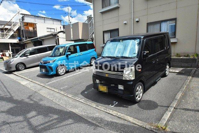 サンパティック山田の駐車場