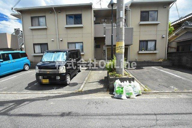 サンパティック山田の駐車場