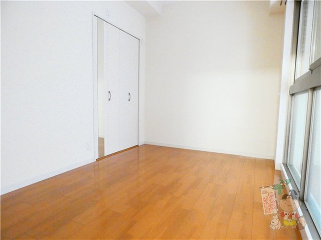 アーバン富田町の洋室
