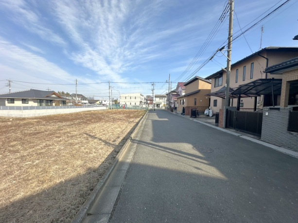 敷地面積32～37坪　売地　川越市上野田町の前面道路含む現地写真|北側公道約7.2ｍ