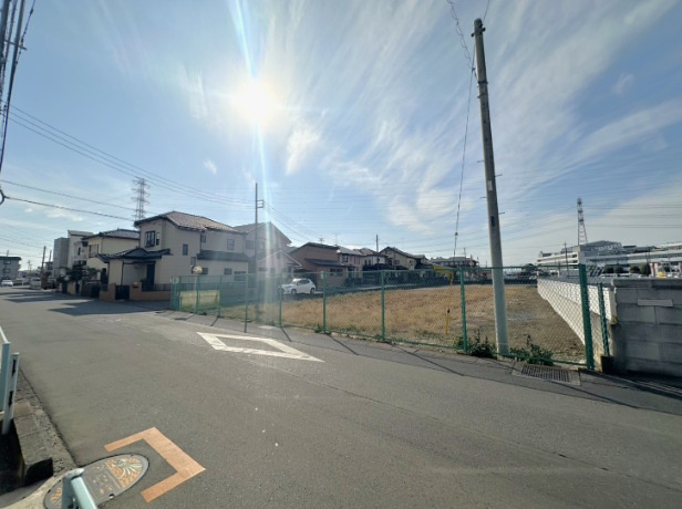 敷地面積32～37坪　売地　川越市上野田町の前面道路含む現地写真