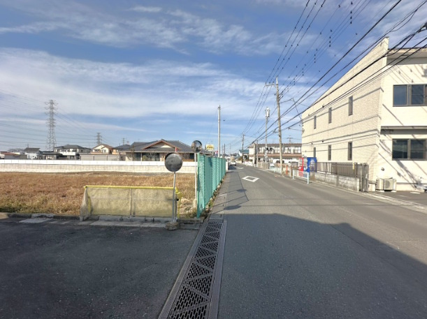 敷地面積32～37坪　売地　川越市上野田町の前面道路含む現地写真