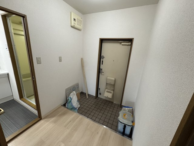 プランドール桃山の玄関