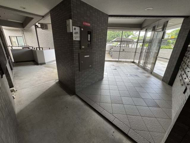 プランドール桃山のエントランス