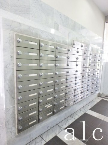 アヴァンツァーレ新宿ピアチェーレのその他共用部分|集合ポストです