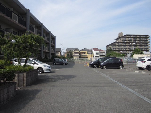 【駐車場】