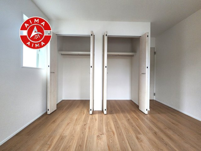 糟屋郡志免町桜丘5丁目第3-1棟（1号棟）の収納|洋服や大きな荷物が多い方や人数の多いご家族などは、一般的なクローゼットよりもウォークインクローゼットのほうが使い勝手が良いです。