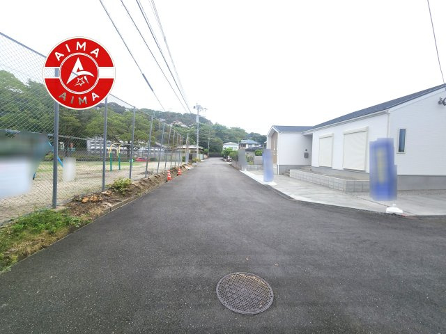 糟屋郡志免町桜丘5丁目第3-1棟（1号棟）の外観|前面道路含む現地の写真です。