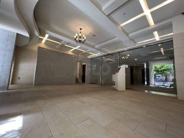 レジュールアッシュ心斎橋LUXEのエントランス|レジュールアッシュ心斎橋リュクス　ロビー