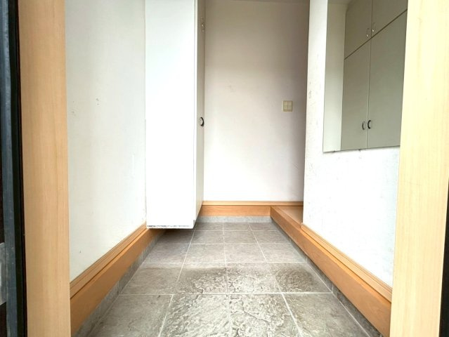 三木市志染町広野8丁目　中古戸建の玄関