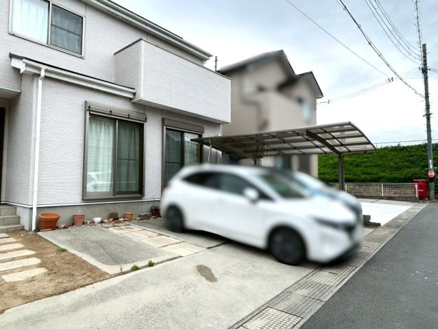 三木市志染町広野8丁目　中古戸建の前面道路含む現地写真