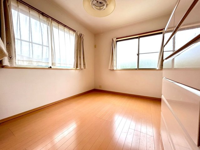 三木市志染町広野8丁目　中古戸建の洋室
