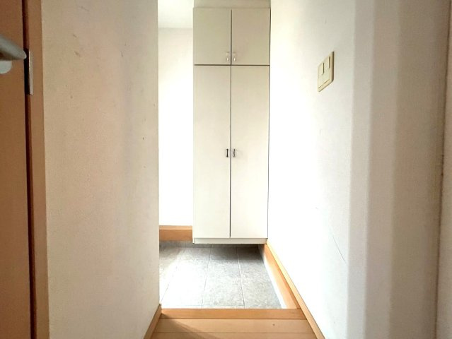 三木市志染町広野8丁目　中古戸建の玄関