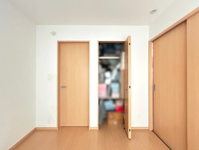 三木市志染町広野8丁目　中古戸建の洋室