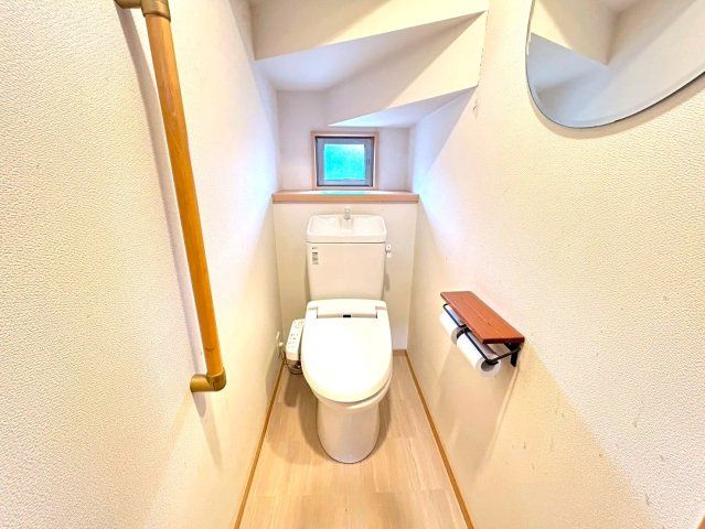 三木市志染町広野8丁目　中古戸建のトイレ