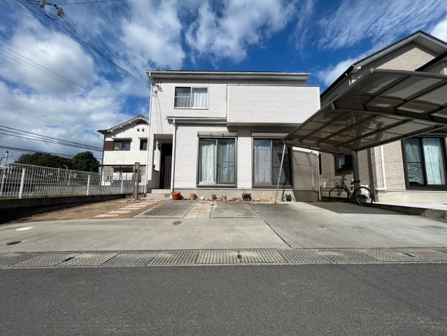 三木市志染町広野8丁目　中古戸建の駐車場