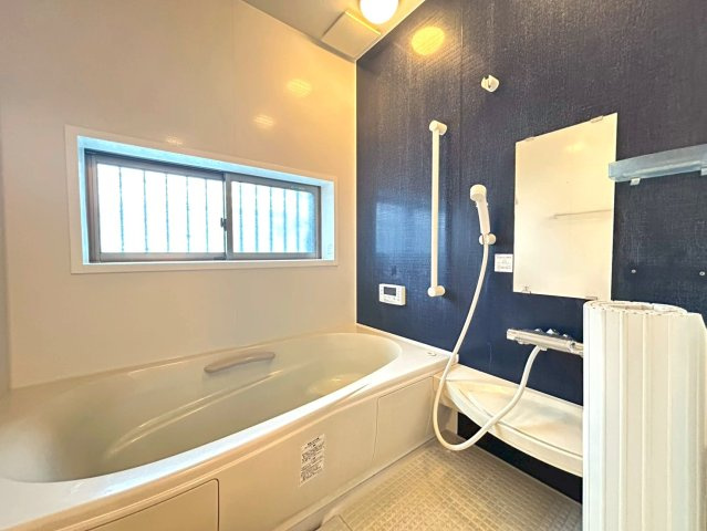 三木市志染町広野8丁目　中古戸建の浴室