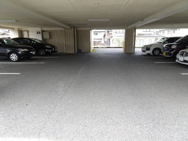 ベルセーヌ枝郷の駐車場