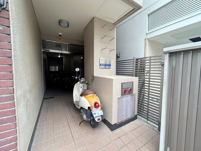 新大阪中央ハイツのエントランス