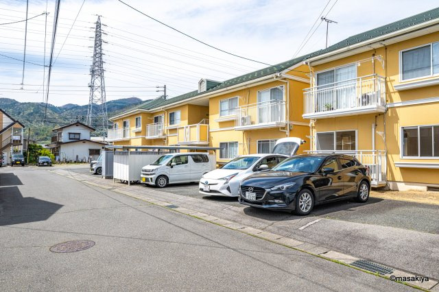 サンクレストの駐車場