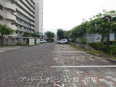 リアライズ柏Ⅱの駐車場