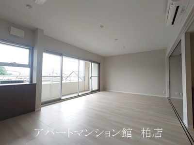 リアライズ柏Ⅱの居間・リビング