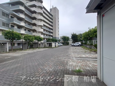 リアライズ柏Ⅱの駐車場