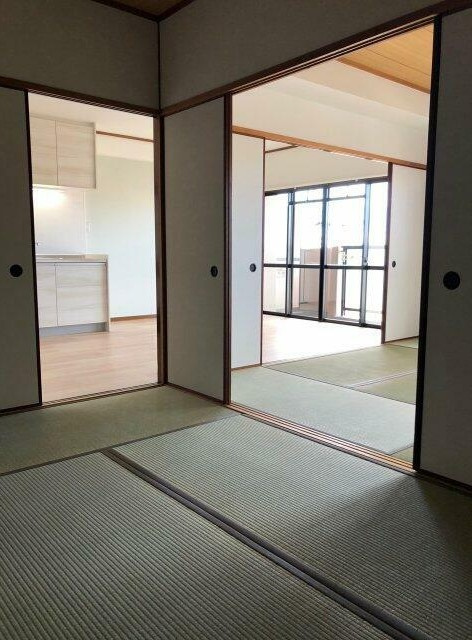 ハイツ岡本の居間・リビング