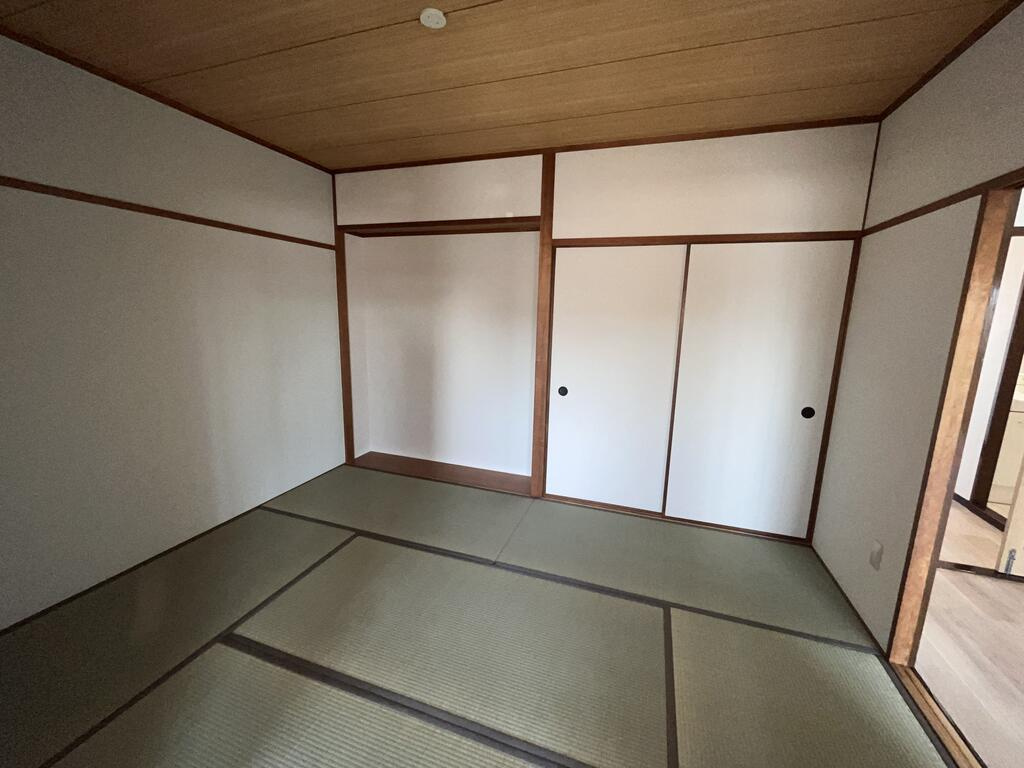 ハイツ岡本の居間・リビング