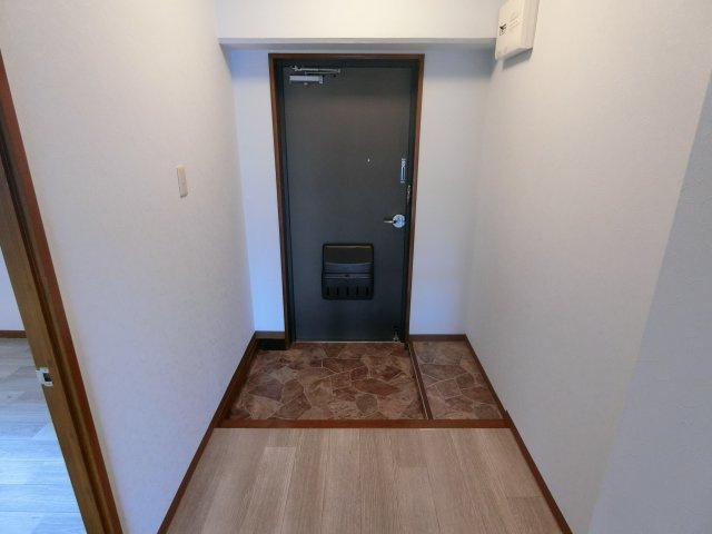 ハイツ岡本の玄関