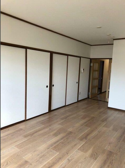 ハイツ岡本の居間・リビング