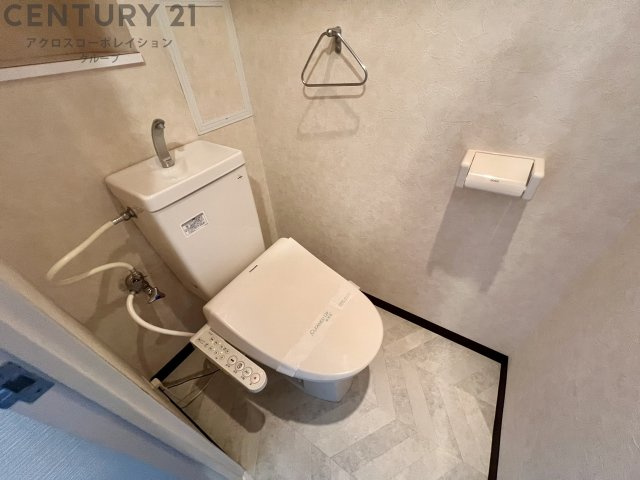 温水洗浄便座付きのトイレです♪