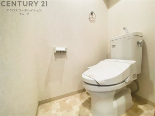温水洗浄便座付きのトイレです♪