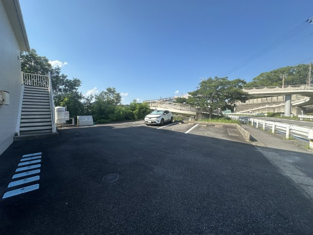 PASEO丸山(パセオマルヤマ)の駐車場