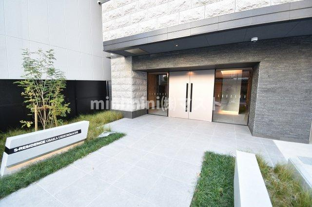 大阪市中央区上本町西５丁目の賃貸マンションのエントランス