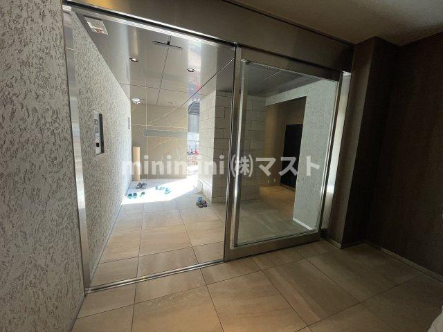 大阪市西区阿波座１丁目の賃貸マンションのエントランス