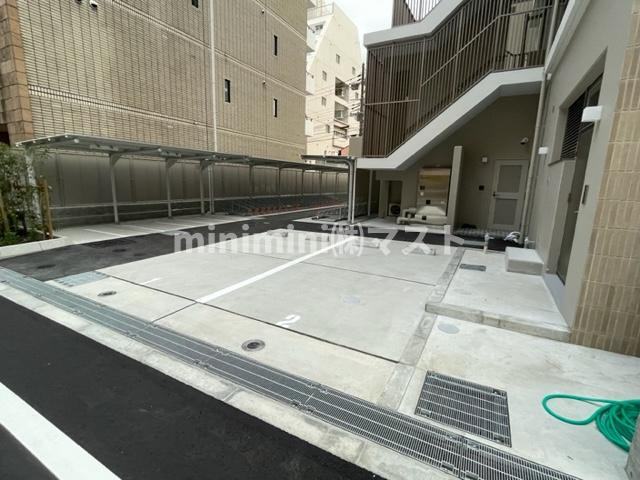 大阪市西区京町堀３丁目の賃貸マンションの駐車場