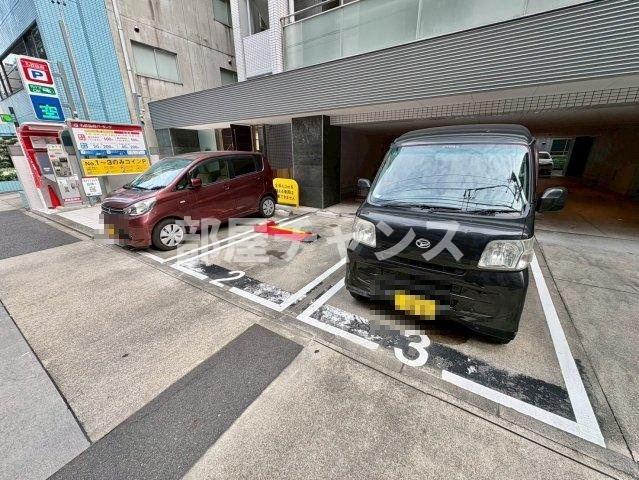 リエス伏見の駐車場