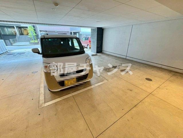 リエス伏見の駐車場