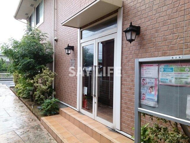 アンフルールⅡ番館のエントランス