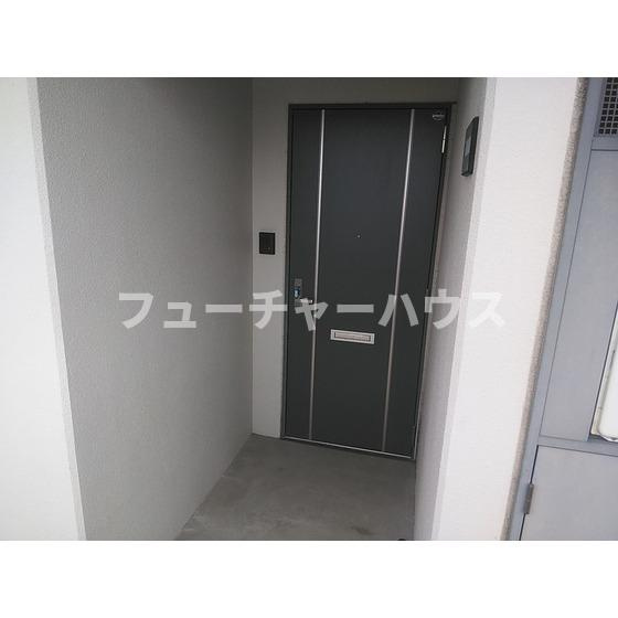 プライムヒルズの玄関