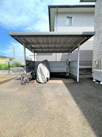 サンライズＡの駐車場