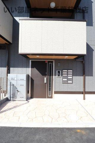 アヴァンスコート弐番館のエントランス|安心オートロック付き♪