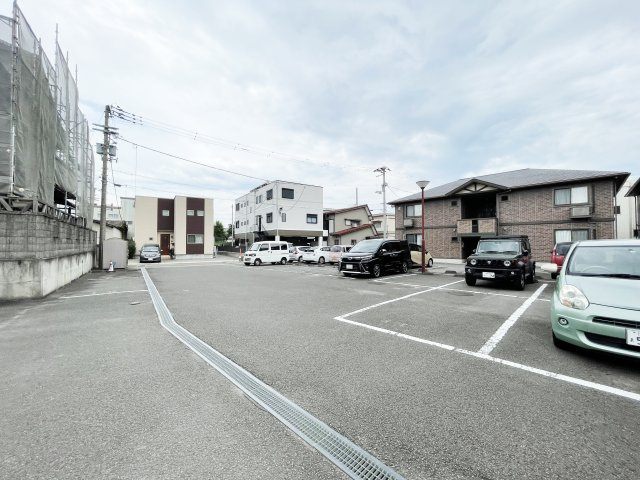 コスモ　スクエア　A棟の駐車場