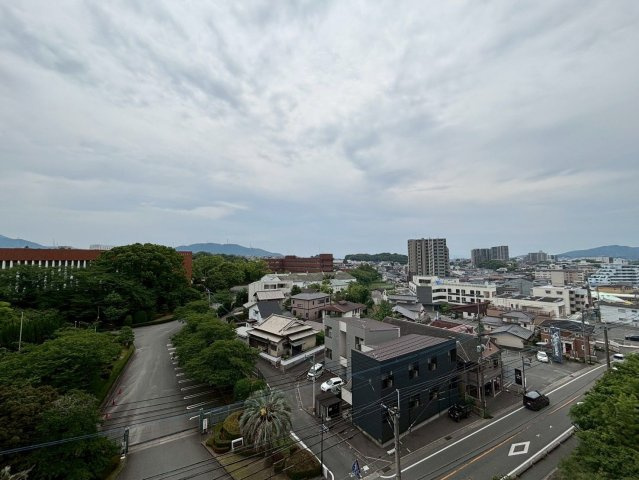 【展望】 | パルテノン二日市レジデンシャルヒルズ | 前面はさえぎる高層ビルもなく、美しい青空の眺望が広がります
