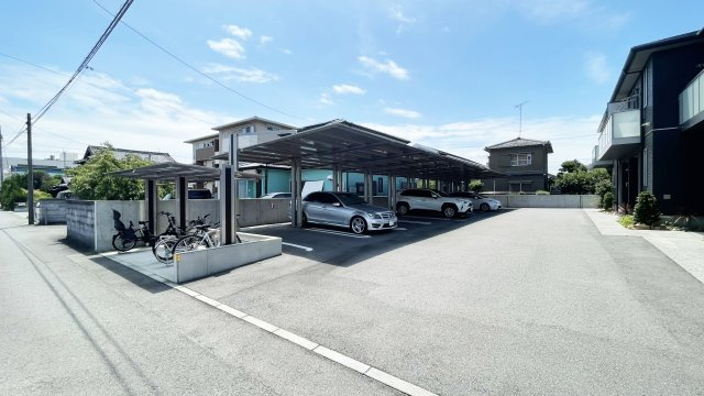 シャーメゾン　グローカルの駐車場
